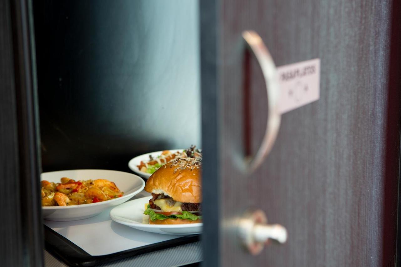 Hotel Loob Madrid (Adults Only) Torrejon de Ardoz Ngoại thất bức ảnh