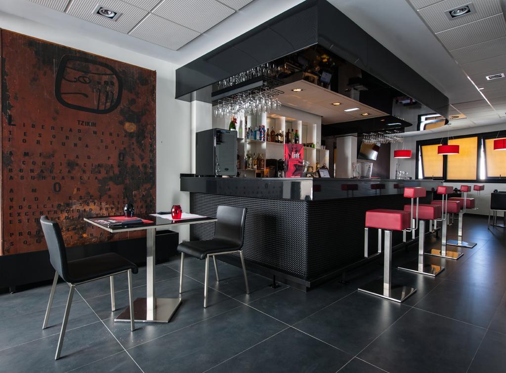 Hotel Loob Madrid (Adults Only) Torrejon de Ardoz Ngoại thất bức ảnh