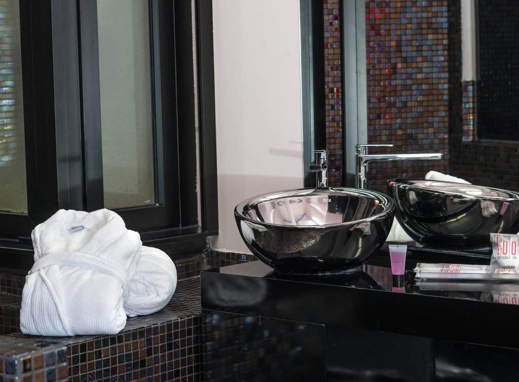 Hotel Loob Madrid (Adults Only) Torrejon de Ardoz Ngoại thất bức ảnh