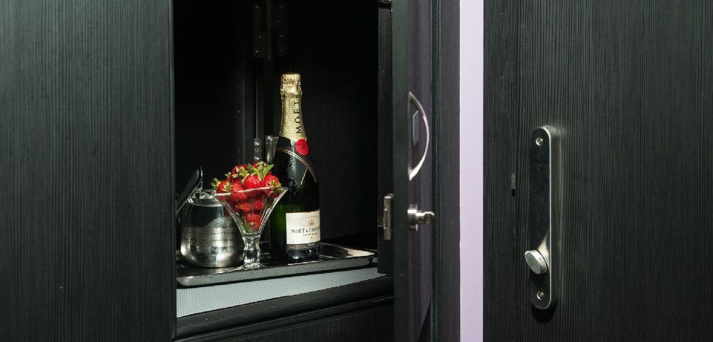 Hotel Loob Madrid (Adults Only) Torrejon de Ardoz Ngoại thất bức ảnh