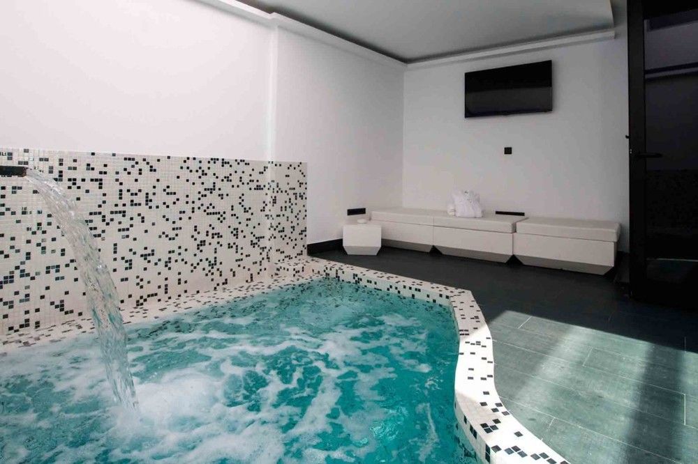 Hotel Loob Madrid (Adults Only) Torrejon de Ardoz Ngoại thất bức ảnh